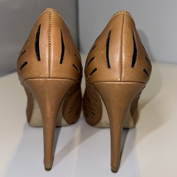 BCBG Prague Brown Leather Platform Size 9B/39 Tan Stilettò Pumps Shoes - Picture 4 of 9